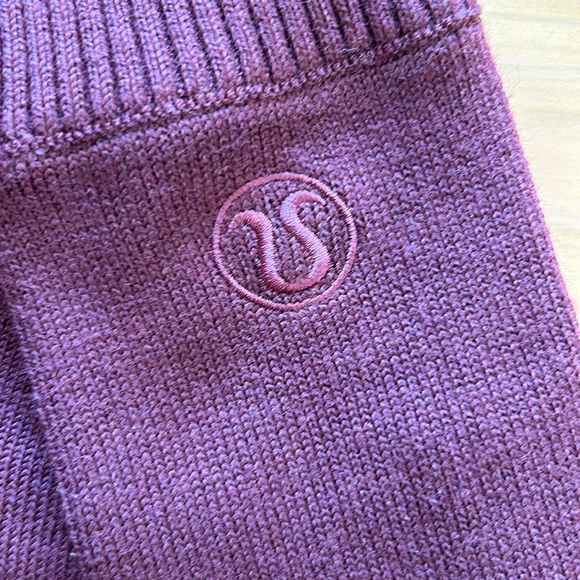 NWT Lululemon Maroon Knit Gloves | Size M/L - Picture 3 of 5